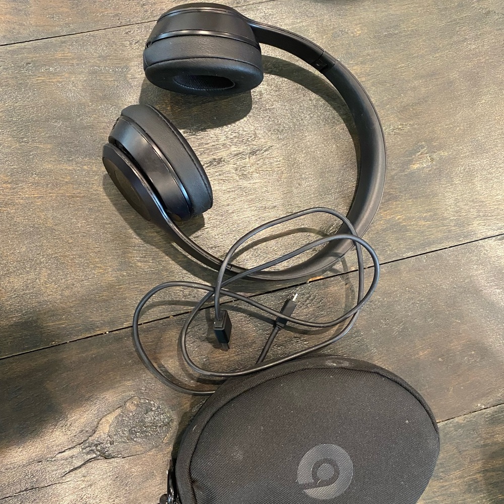solo 3 black wireless beats